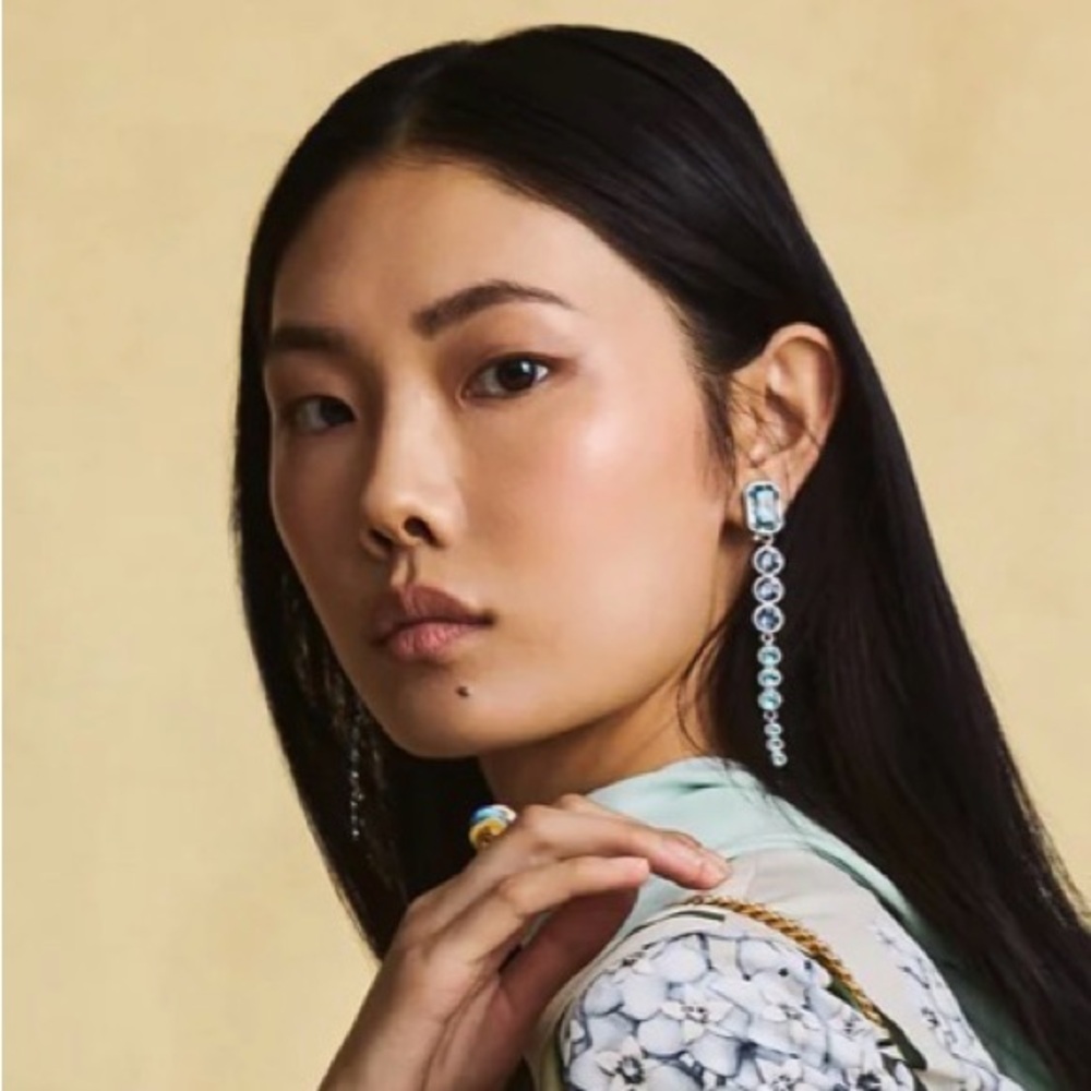 Oscar de la Renta • Tapered Green Crystals CZ Drop Clip on Earrings. - Picture 15 of 16